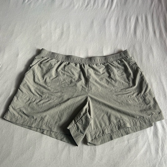 Columbia Tan Elastic Waist Shorts - Picture 1 of 5